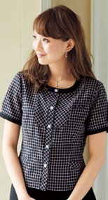 en joie(アンジョア) 26250 清楚な雰囲気を演出する小花チェック柄のオーバーブラウス 93-26250