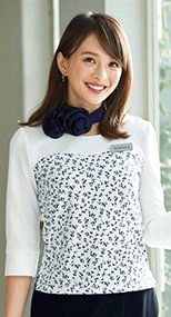 en joie(アンジョア) 46570 花柄×白の清潔感あるニット素材のプルオーバートップス リバティプリント 花柄 93-46570
