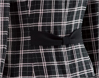 後ろ姿をきれいにみせるリボン風の背ベルト
