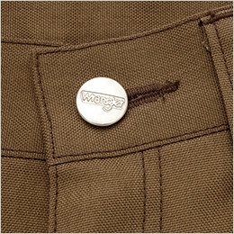 ロゴ入りの刻印タックボタン