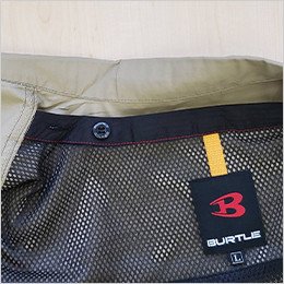 内側メッシュの左右にボタンが1つずつ