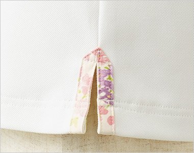 縁取りが可愛らしい脇スリット