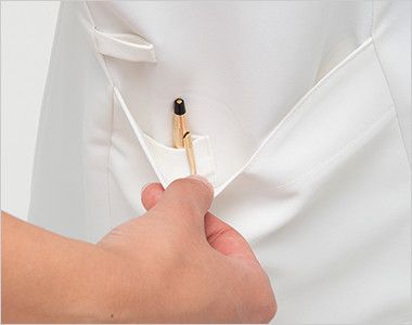 CF4802 ナガイレーベン(nagaileben) クレールローベ チュニック(女性用) ポケットは二重構造で、内側はペン差しポケット